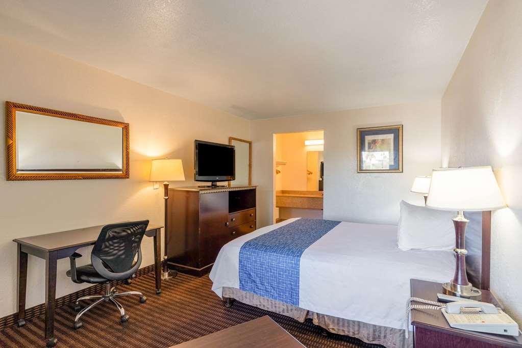 Rodeway Inn Phoenix North I-17 Номер фото