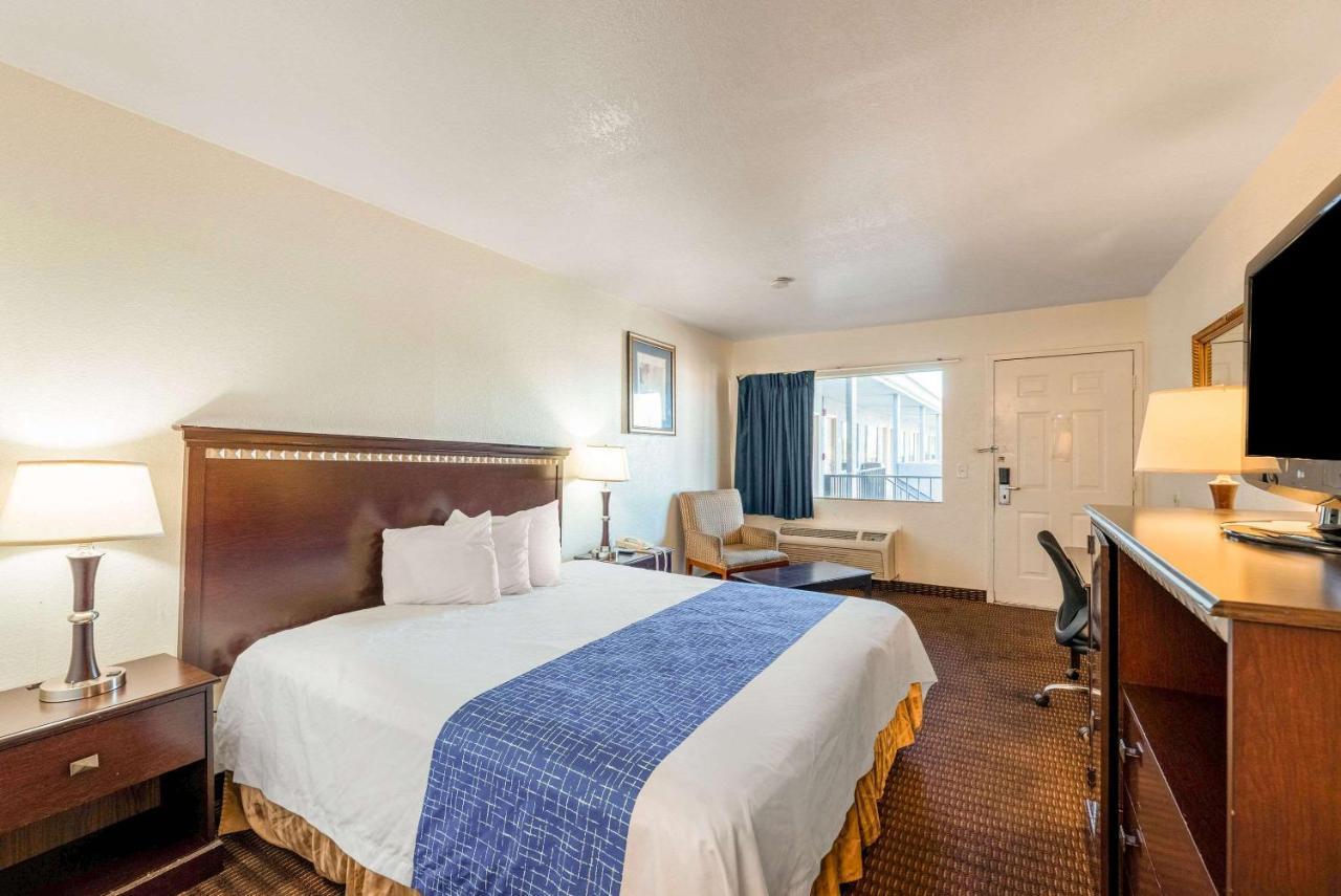 Rodeway Inn Phoenix North I-17 Екстер'єр фото
