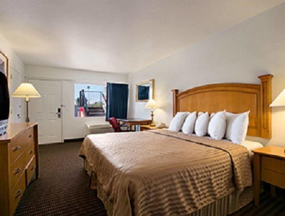 Rodeway Inn Phoenix North I-17 Екстер'єр фото